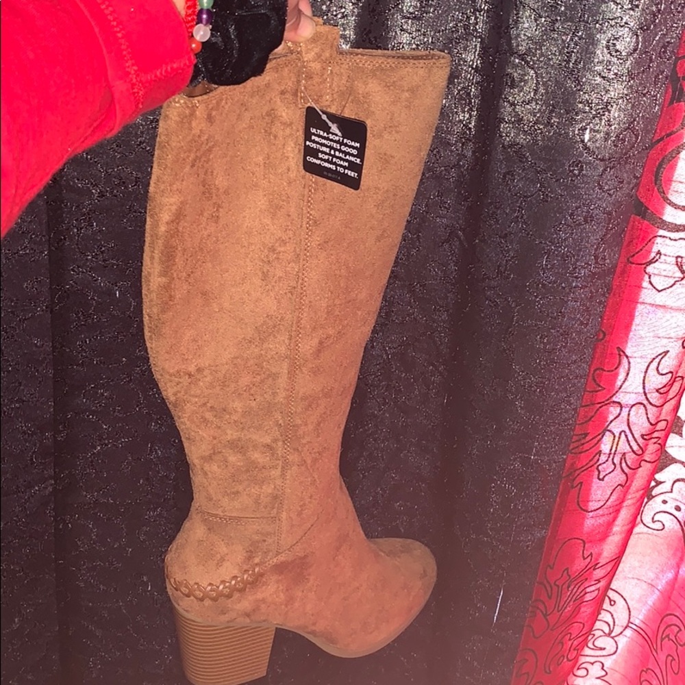 Boots - Picture 4 of 4